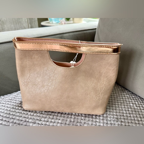 Elegant Tan Women's Bag with Gold Accent - Picture 1 of 3
